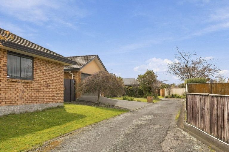 Photo of property in 21 Sorrento Place, Kelvin Grove, Palmerston North, 4414