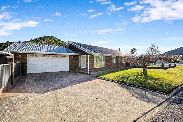 Photo of property in 28 Ranui Street, Waikawa, Picton, 7220