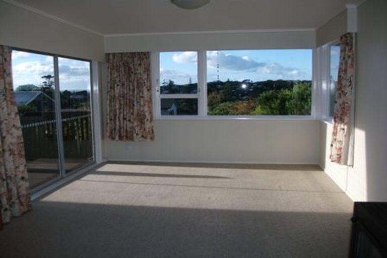 Photo of property in 17 Rakino Avenue, Manly, Whangaparaoa, 0930