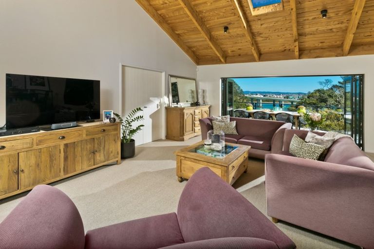 Photo of property in 14 Remu Place, Greenhithe, Auckland, 0632