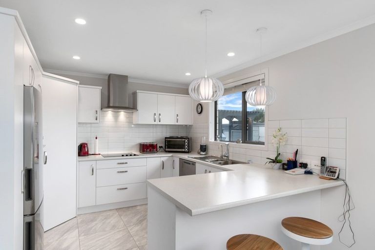 Photo of property in Waterview Estate, 31/4 Greystone Place, Omokoroa, 3114