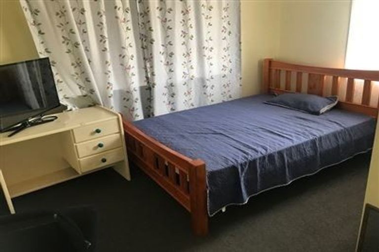 Photo of property in 44 Takapuwahia Drive, Takapuwahia, Porirua, 5022