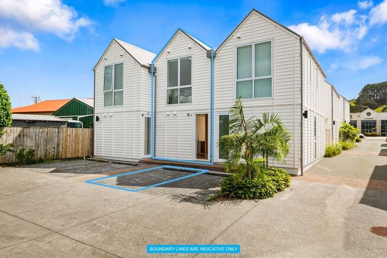 Photo of property in 12 Titoki Close, Matakana, 0985