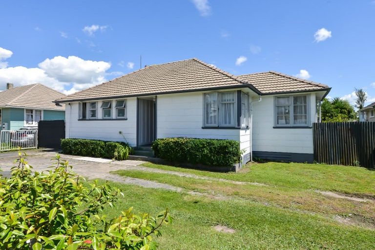 Photo of property in 29 Ross Crescent, Fairfield, Hamilton, 3214
