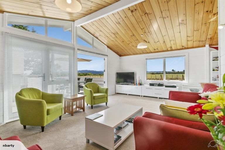 Photo of property in 2 Mahuta Road, Waitahanui, Taupo, 3378