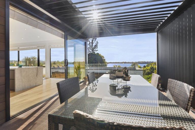 Photo of property in 37 Lake Pupuke Drive, Takapuna, Auckland, 0622
