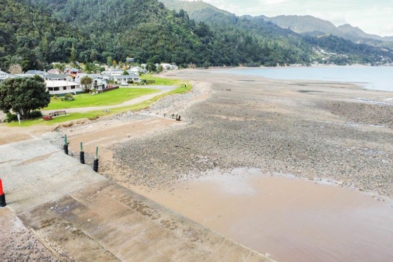 Photo of property in 26 Aputa Avenue, Te Puru, Thames, 3575