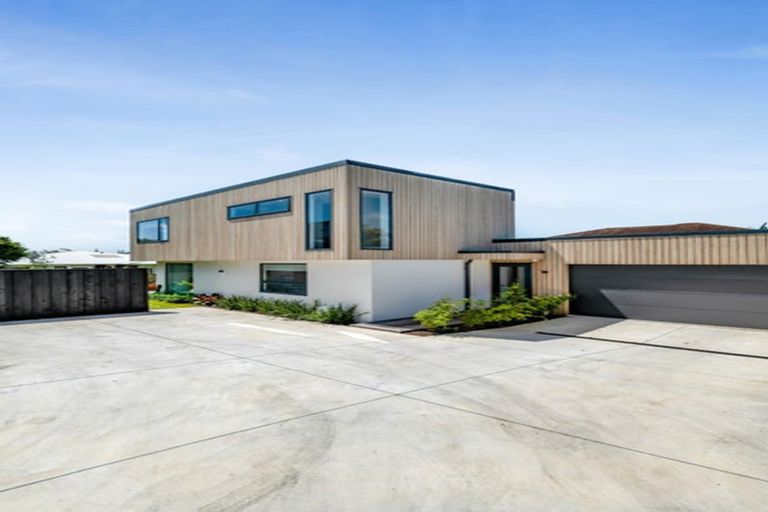 Photo of property in 5b Strandon Place, Strandon, New Plymouth, 4312