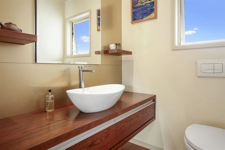 Photo of property in 32 North Road, Clevedon, Papakura, 2582