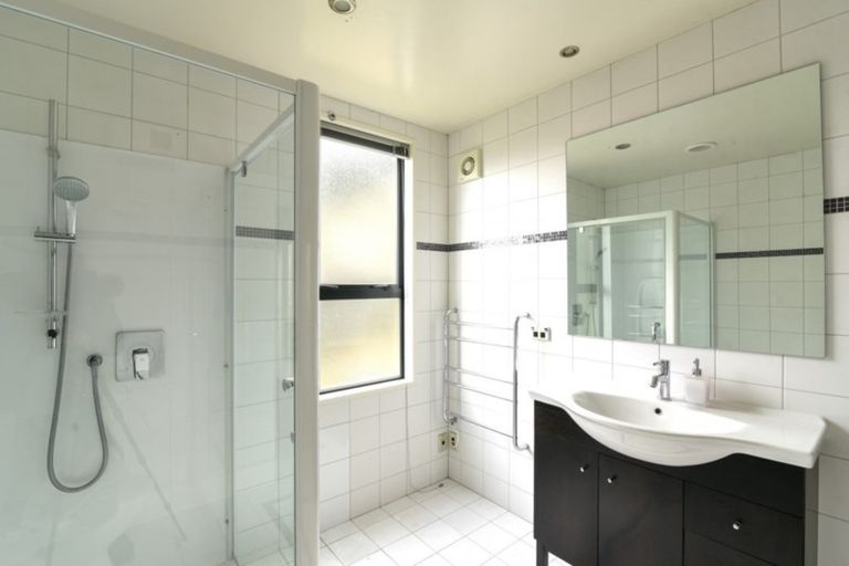 Photo of property in 11 Caples Place, Fernhill, Queenstown, 9300