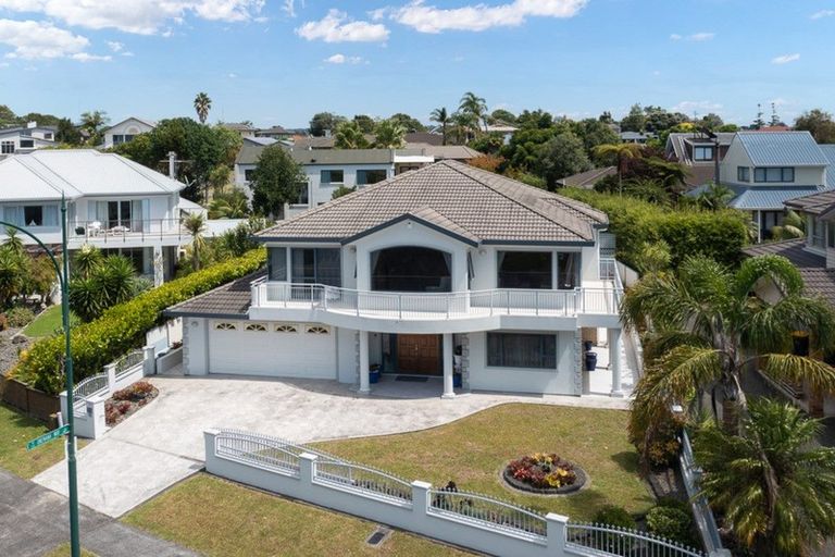 Photo of property in 16 Waimanu Bay Drive, Te Atatu Peninsula, Auckland, 0610