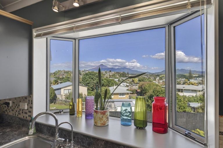 Photo of property in 5 Scott Street, Moturoa, New Plymouth, 4310