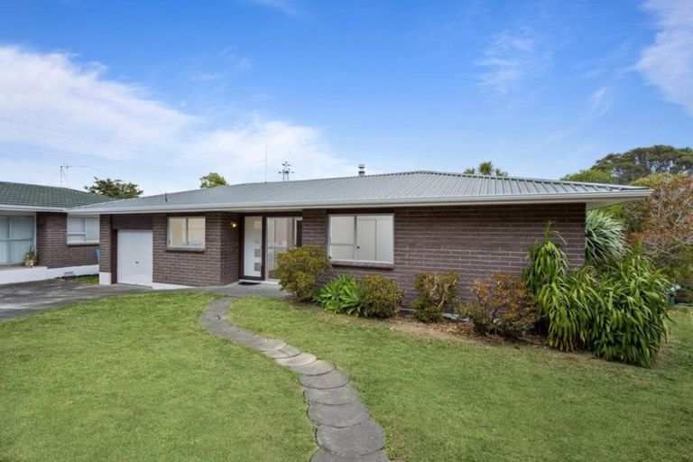 Photo of property in 1/30 Hiwihau Place, Glenfield, Auckland, 0629
