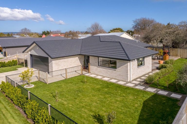 Photo of property in 7 Kakariki Crescent, Carterton, 5713