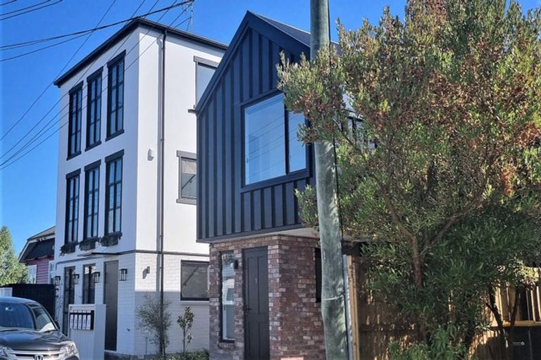 Photo of property in 2/13 Moa Place, Christchurch Central, Christchurch, 8013