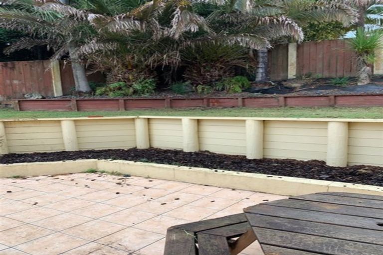 Photo of property in 11 Fairchild Avenue, Goodwood Heights, Auckland, 2105