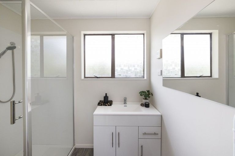 Photo of property in 3 Escort Grove, Awapuni, Palmerston North, 4412