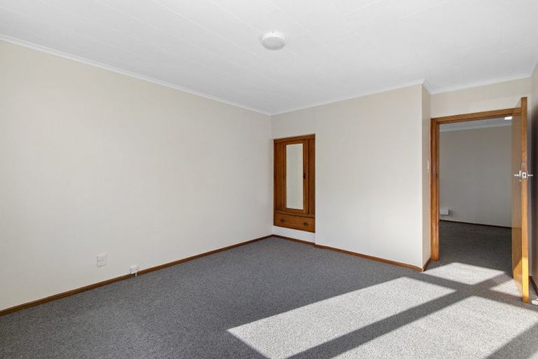 Photo of property in 87 Queens Drive, Lyall Bay, Wellington, 6022