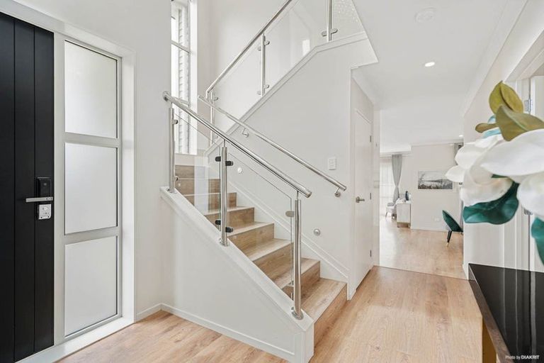 Photo of property in 8 Harrington Road, Henderson, Auckland, 0610