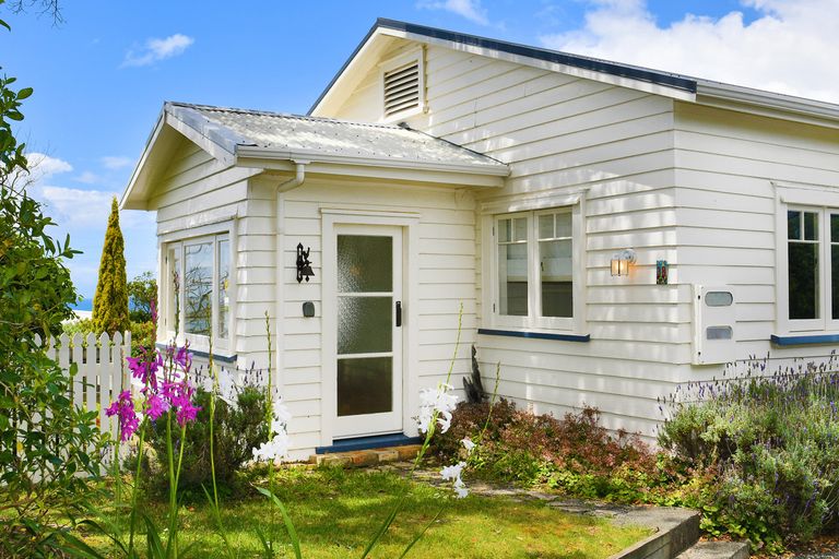 Photo of property in 38 Cumberland Street, Leigh, 0985