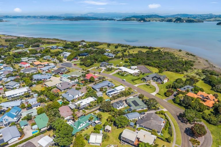 Photo of property in 11 Ohiwa Parade, Ohope, 3121