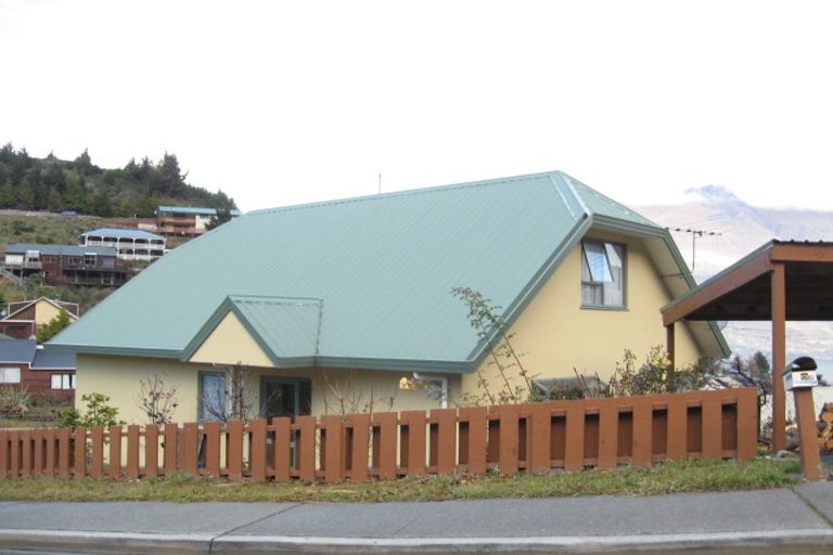 Photo of property in 2 Wye Place, Fernhill, Queenstown, 9300