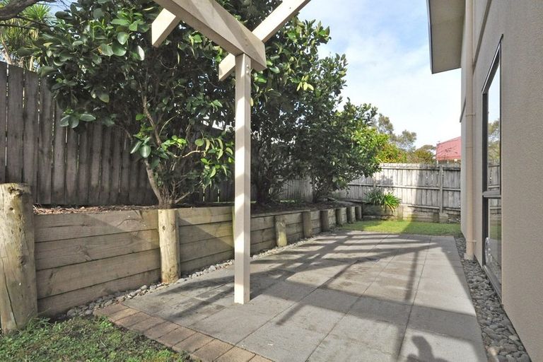 Photo of property in 2/65 Donald Street, Stanmore Bay, Whangaparaoa, 0932