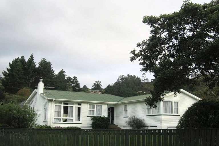 Photo of property in 5 Hanson Grove, Stokes Valley, Lower Hutt, 5019