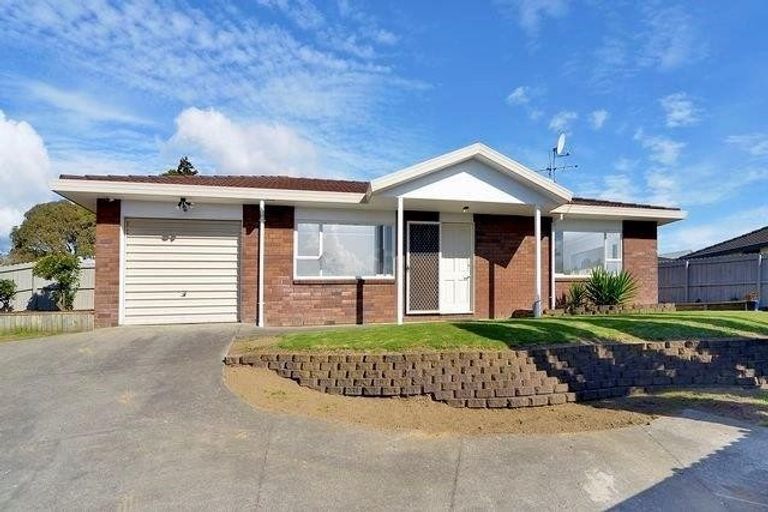 Photo of property in 2/25 Kopara Place, Clendon Park, Auckland, 2103