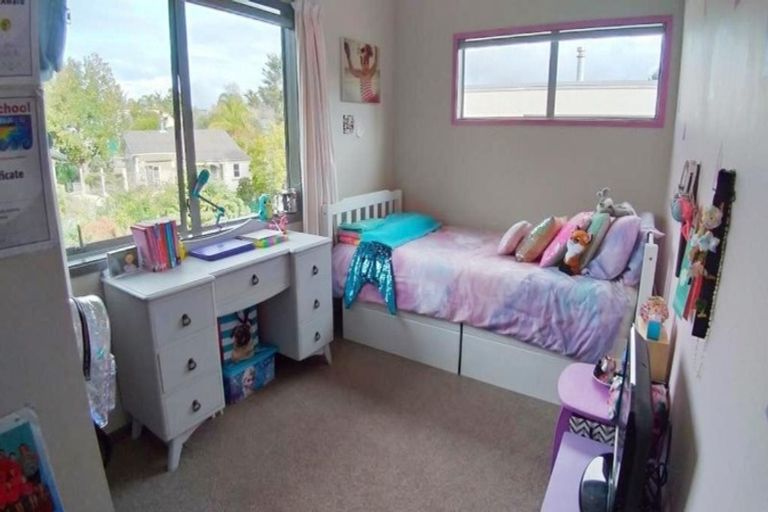 Photo of property in 24 Springtime Crescent, Stanmore Bay, Whangaparaoa, 0932