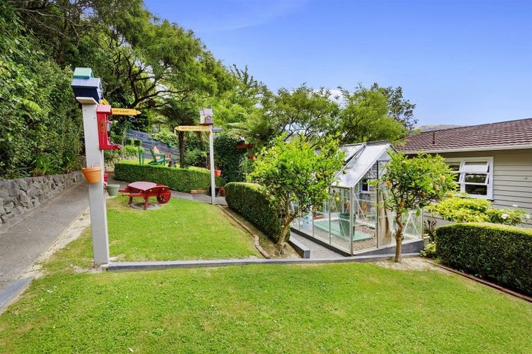 Photo of property in 39 Sunrise Boulevard, Tawa, Wellington, 5028