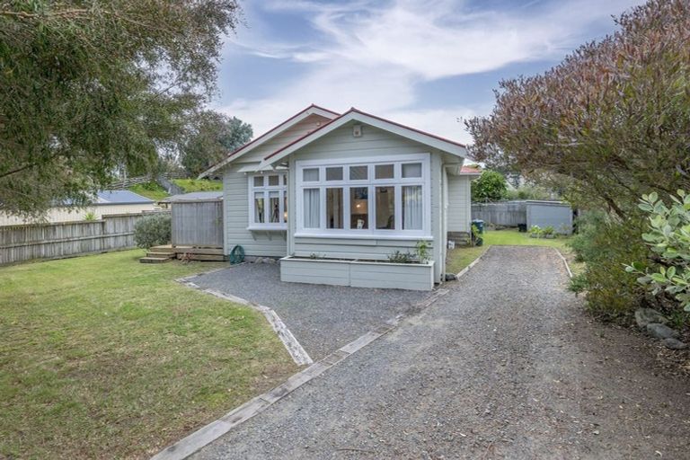 Photo of property in 35 Hicks Crescent, Waikanae Beach, Waikanae, 5036