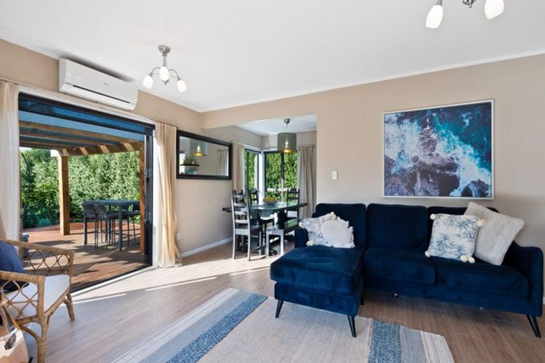 Photo of property in 16 Taihiki Road, Clarks Beach, 2122