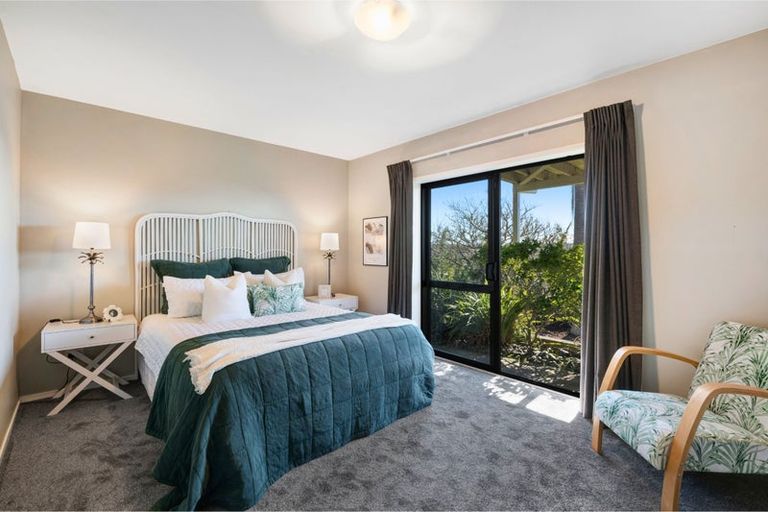 Photo of property in 24 Halldene Terrace, Red Beach, 0932