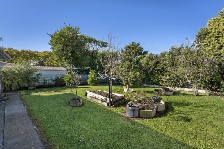 Photo of property in 15 Halswell Crescent, Westbrook, Palmerston North, 4412