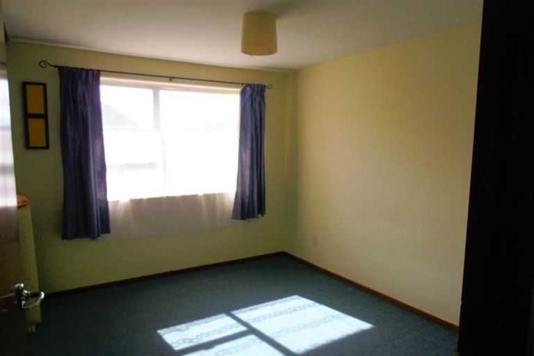 Photo of property in 18 Oakley Crescent, Hornby, Christchurch, 8042