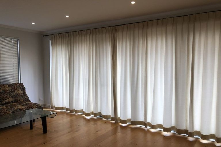 Photo of property in 118 Bleakhouse Road, Mellons Bay, Auckland, 2014