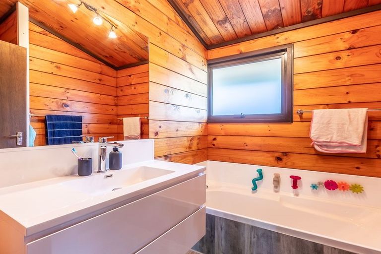 Photo of property in 30 Hookway Grove, Paraparaumu, 5032