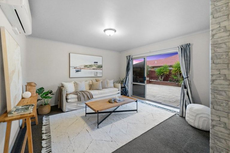 Photo of property in 30 Mcleod Place, Papamoa Beach, Papamoa, 3118