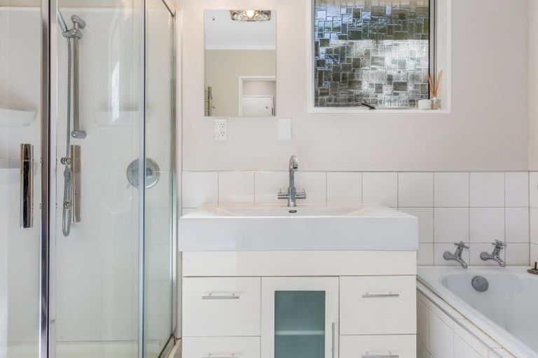 Photo of property in 92 Leinster Avenue, Raumati South, Paraparaumu, 5032