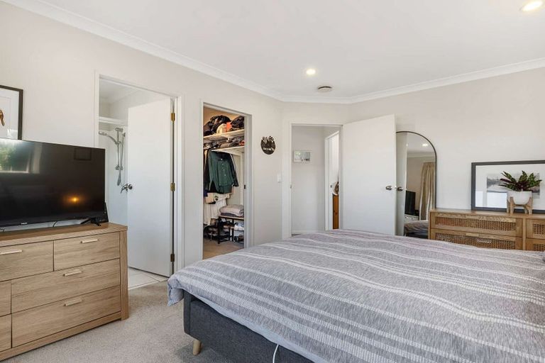 Photo of property in 15 Cabeleigh Drive, Helensville, 0800