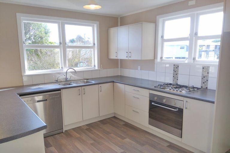 Photo of property in 62 Huatoki Street, Vogeltown, New Plymouth, 4310