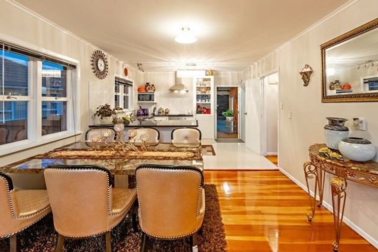 Photo of property in 142 Russell Road, Manurewa, Auckland, 2102