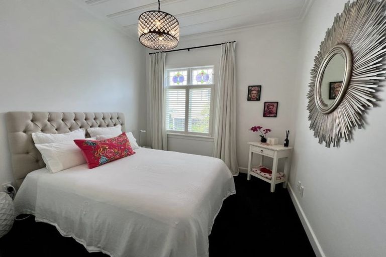 Photo of property in 8 William Bond Street, Stanley Point, Auckland, 0624