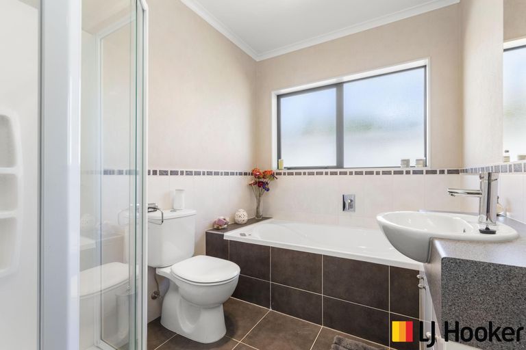 Photo of property in 29 Girvan Terrace, Wattle Downs, Auckland, 2103