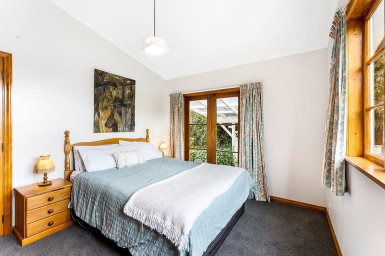 Photo of property in 18 Pinehaven Road, Pinehaven, Upper Hutt, 5019