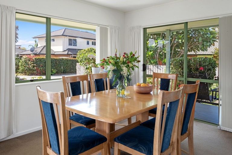 Photo of property in 11 Bermuda Place, One Tree Point, 0118