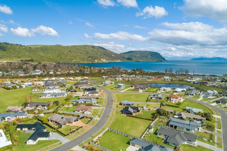 Photo of property in 68 Montgomery Crescent, Kinloch, Taupo, 3377