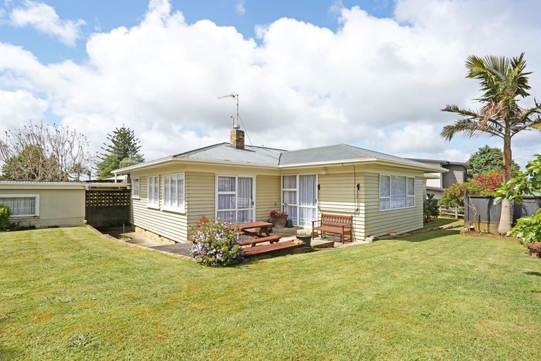 Photo of property in 18 Saint Johns Avenue, Tuakau, 2121