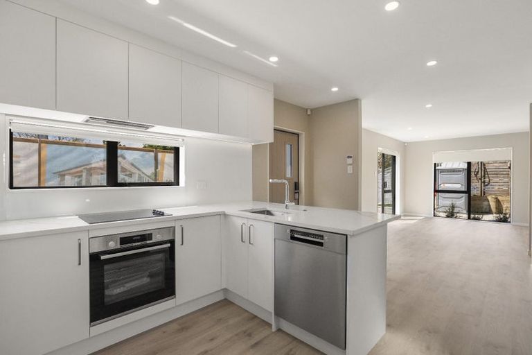 Photo of property in 47a Gossamer Drive, Pakuranga Heights, Auckland, 2010